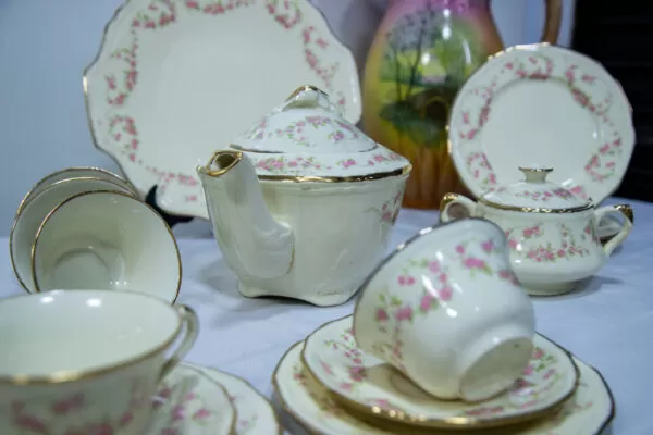 Jogo de chá de porcelana 19 peças