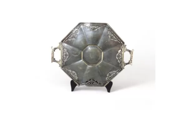 Bandeija ART DECO década de 1950 folhada a prata com bordas em alto relevo em formato de renda