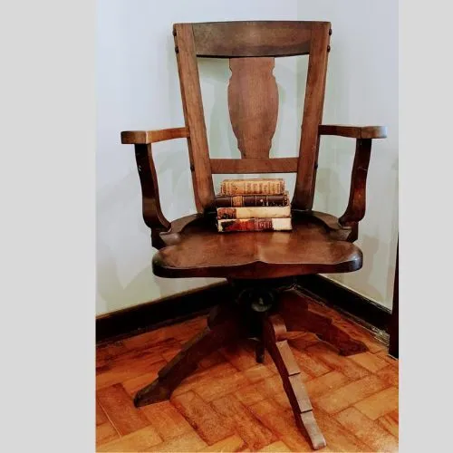 Cadeira Xerife Giratória em Madeira Maciça